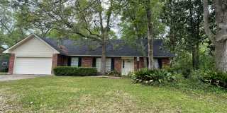 Spacious Home in Country Club Estates Gallery 1