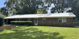 353 SE Olustee Avenue Gallery 1