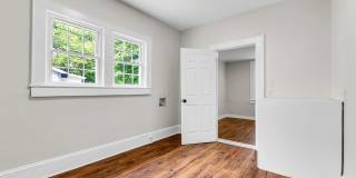 Four Bedroom 2 bath House with office on W Friendly Ave in Greensboro-near UNCG Gallery 20