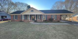 3 bedroom 2 bathroom house available now! Bonus Room! Gallery 1