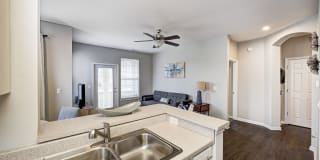 Linden Square Gallery 27