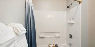 The Flats at MacArthur Gallery 10