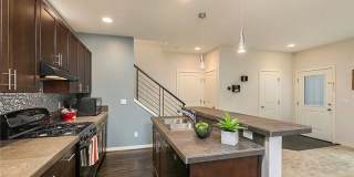 A Modern In-city Style with Comfort of the Suburbs Single Family Detached Condo Gallery 7