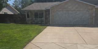 Beautiful townhouse with updated bathrooms. Available now! Gallery 1
