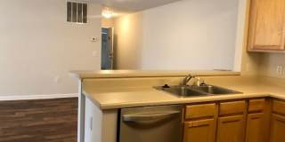 Southern Edge Condo - Close to Campus Gallery 10