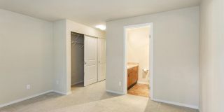 Mill Creek 3 Bedroom Corner unit Condo Gallery 7