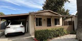 1 bedroom Cottage - Vaulted Ceiling, Washer/Dryer Hookups, a/c, Fenced Yard/Patio, Pet Friendly Gallery 1