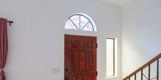 BEAUTIFUL 4 Bed 3 Bath unit Gallery 4