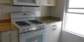 Huge 4 bedroom unit with A/C,  in-unit laundry and parking in Oak Square! Gallery 31