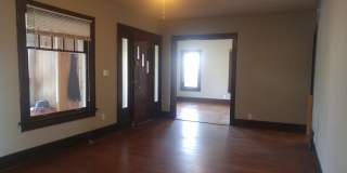 Lovely 2bd/1bth home with attached garage near Columbia Park and Zoo Gallery 5