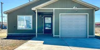 Move In Special 1/2 Off First Months Rent! - Cute 3 Bedroom Home Gallery 1