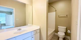 3BR Townhome Near LSU – Convenient & Spacious Gallery 11