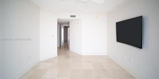 20201 E Country Club Dr Gallery 23