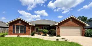 Spacious 4-Bedroom Home - Great Location Gallery 1