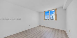 7501 E Treasure Dr Gallery 17