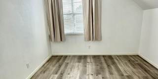 Modern 3 bedroom, 2.5 bathroom Townhome in Mapleleaf! Gallery 15
