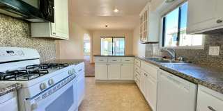 Fantastic House with Expansive Backyard and Large Detached Garage Gallery 10