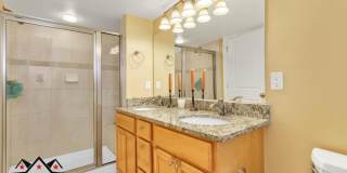 Townhome Style Condo with Parking Gallery 14