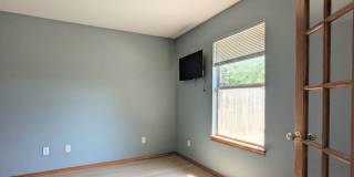 Spacious 3 Bed + Study | Fireplace, Covered Patio & Fully Fenced Backyard Gallery 12