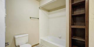 Beautiful Two-Story 3bed/2bath Townhome Available in Westside Norman!! Gallery 35