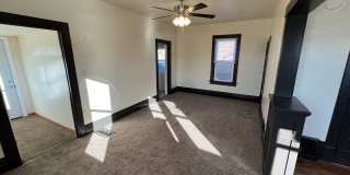 3 Bedroom, 1 Bathroom Single Family House Downtown Gallery 4