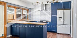 Spacious Townhouse with Washer/Dryer and Central AC Gallery 8