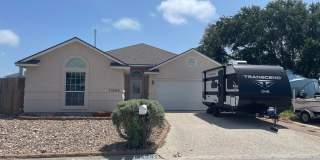 Waterfront Living in Corpus Christi – 3 Bed, 2 Bath Home with Boat Lifts & Scenic Views Waterfront Living in Corpus Christi – 3 Bed, 2 Bath Home with Boat Lifts & Scenic Views Gallery 1