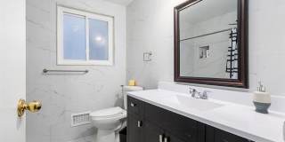 1286 Sherbourne Drive Gallery 25