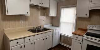 Charming Two Bedroom Home in Historic Morehead City Walking District with Dining Area and Living Room Gallery 11