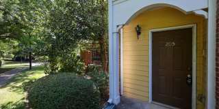 Beautiful 3 Bedroom Townhome Gallery 1
