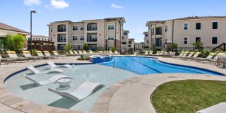 Sadler House Luxury Apartment Homes Gallery 15