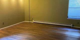 Condo in Pendleton Square Gallery 31