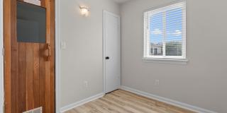 Beachfront 2BR/2BA Condo with Water Views in Norfolk – Water Included Gallery 21