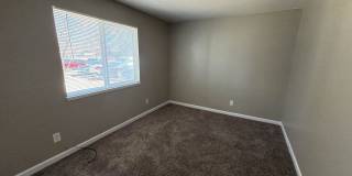 Spacious 3-Bedroom Condo with In-Unit Laundry – Convenient Aurora Location Gallery 5