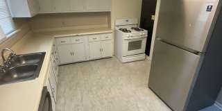 Charming 3 Bed 2 Bath Home! *2027* Gallery 14