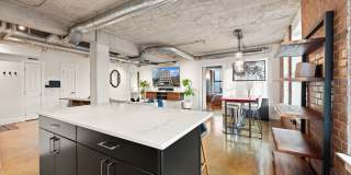 Fully Furnished Designer Loft with Parking & Monument Views! Gallery 17