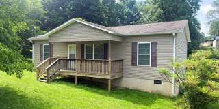 3-Bedroom Home in Algood with Shaded Backyard Gallery 1