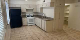 4 Bedroom 1.5 Bathroom Cheyenne & Civic Center Gallery 1