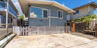 2 Bedroom, 1 Bathroom, 2 Parking Home with Solar Panels + A/C! Gallery 1