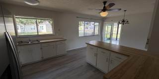 1256 NE Dawn St NE Gallery 7