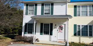 2 Bedroom, 2.5 Bath Townhouse Gallery 1