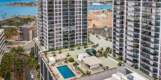 Downtown Honolulu Condo - AC . W/D . Full Kitchen Gallery 1