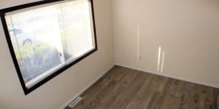 423 5th Street Gallery 6