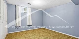 Spacious Townhouse with Washer/Dryer and Central AC Gallery 22