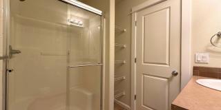 Bright 2-Bed, 2.5-Bath Beaverton Townhouse with Attached Garage & AC Gallery 13