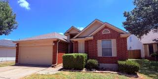 4 BEDROOM HOME - SPACIOUS INTERIOR - LARGE YARD Gallery 1