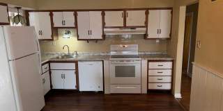 Lovely Large 3 Bedroom 1 1/2  Bath Ranch Style Home Gallery 15