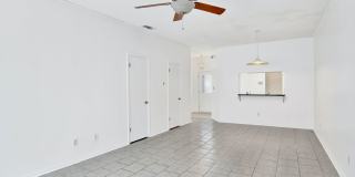 Spacious 2 Bed/2.5 Bath Townhome in POOL CONDO COMPLEX! Gallery 15