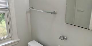 3 BR / 1.5 BA Cute Cape Cod with a garage for Rent in Lakeside! Gallery 8