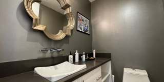 Five Bedroom/Four Bathroom Luxury House in Koreatown Gallery 9